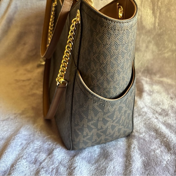 MICHAEL KORS
Jet Set Large Signature Logo Shoulder Bag - Picture 5 of 14